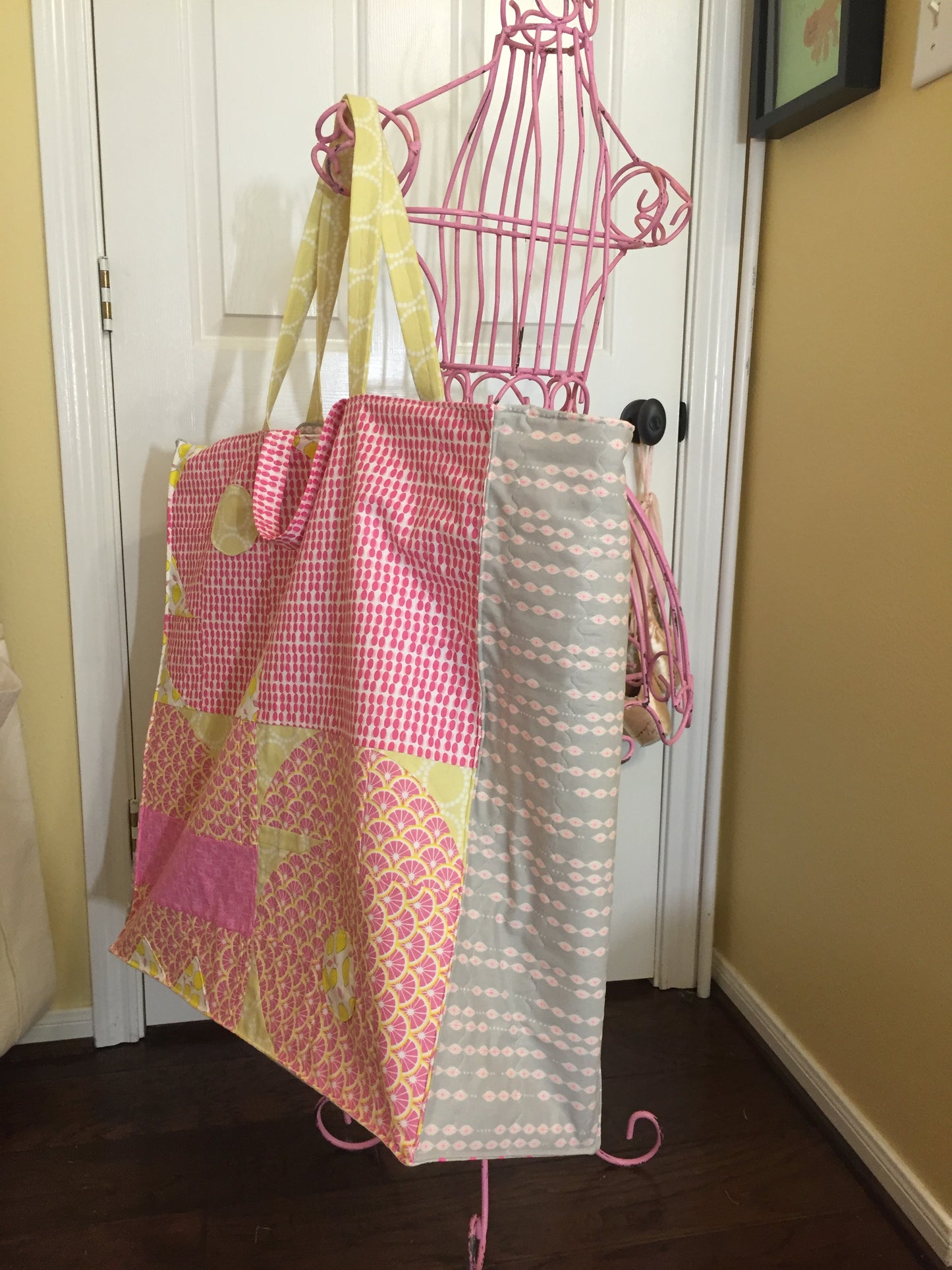 Digital PDF PATTERN for Large Quilted Carryall Tote Bag / Fits Large 24 inch Fabric Cutting Mat with supplies