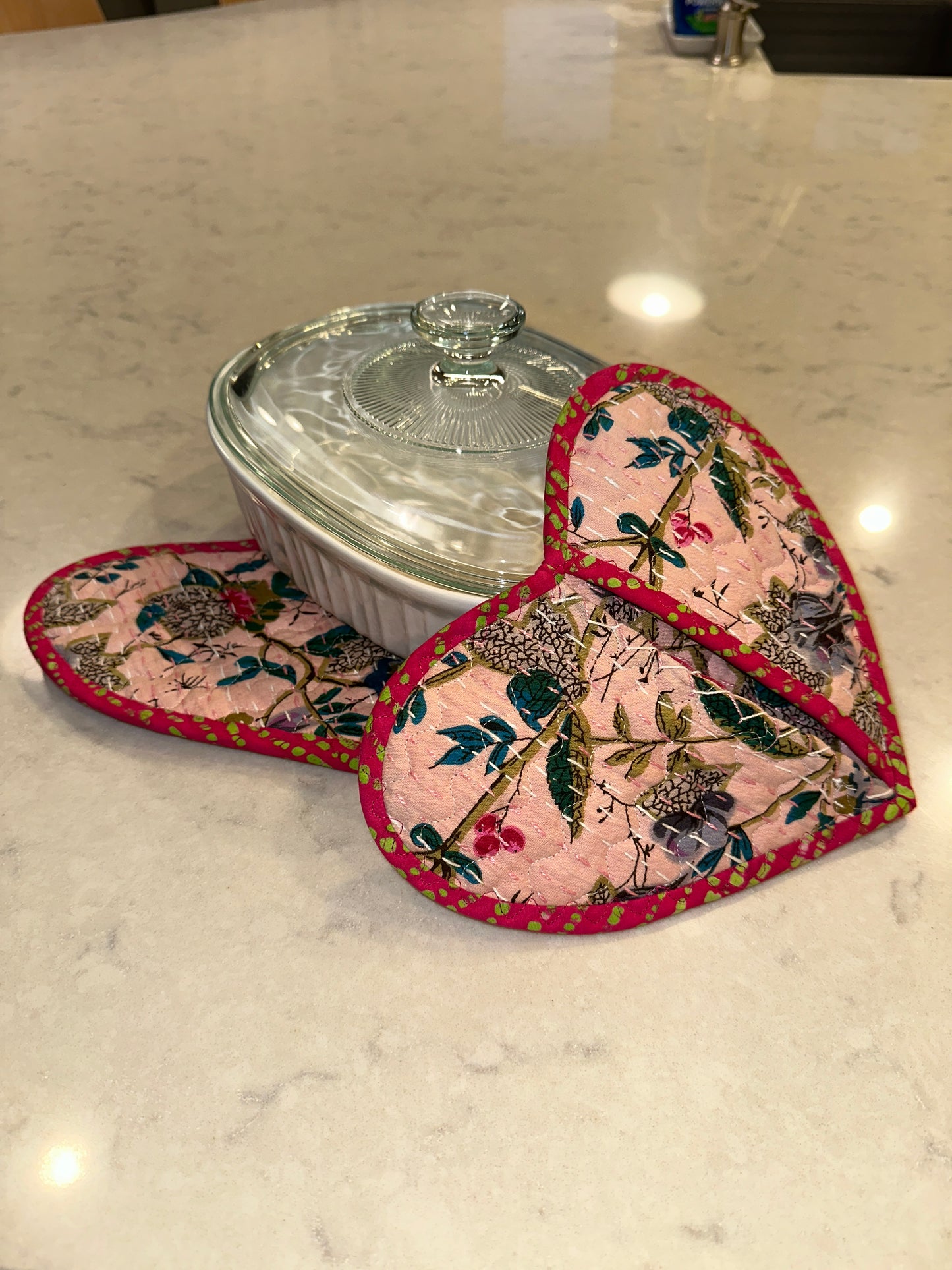 Digital PDF PATTERN for Quilted Heart Oven Mitt / Quilted Heart Hot Pad / Housewarming Gift / Quilted Oven Mitt / Heart Hot Pad